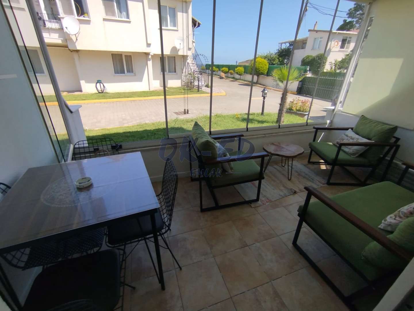 Akçakoca Denize Sıfır Havuzlu Site İçerisinde Eşyalı Satılık Yazlık