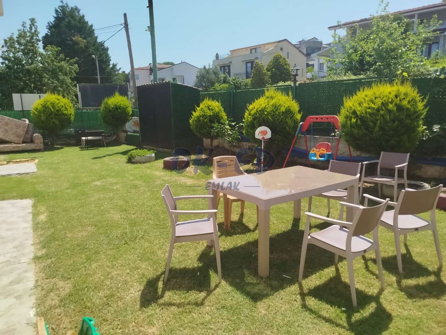 Akçakoca Denize Sıfır Havuzlu Site İçerisinde Eşyalı Satılık Yazlık