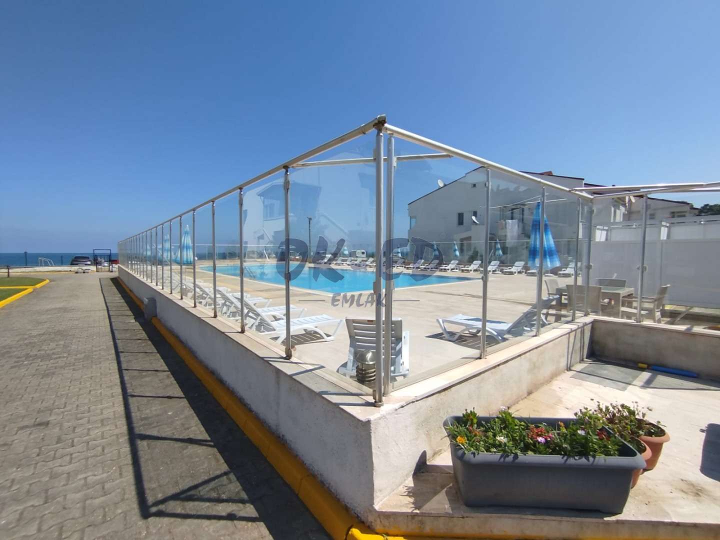 Akçakoca Denize Sıfır Havuzlu Site İçerisinde Eşyalı Satılık Yazlık