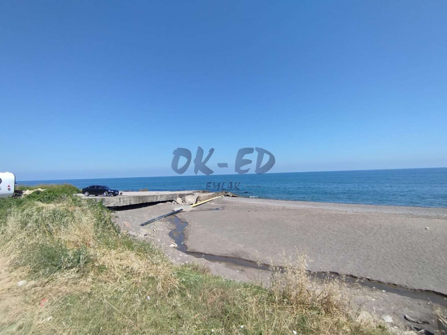 Akçakoca Denize Sıfır Havuzlu Site İçerisinde Eşyalı Satılık Yazlık