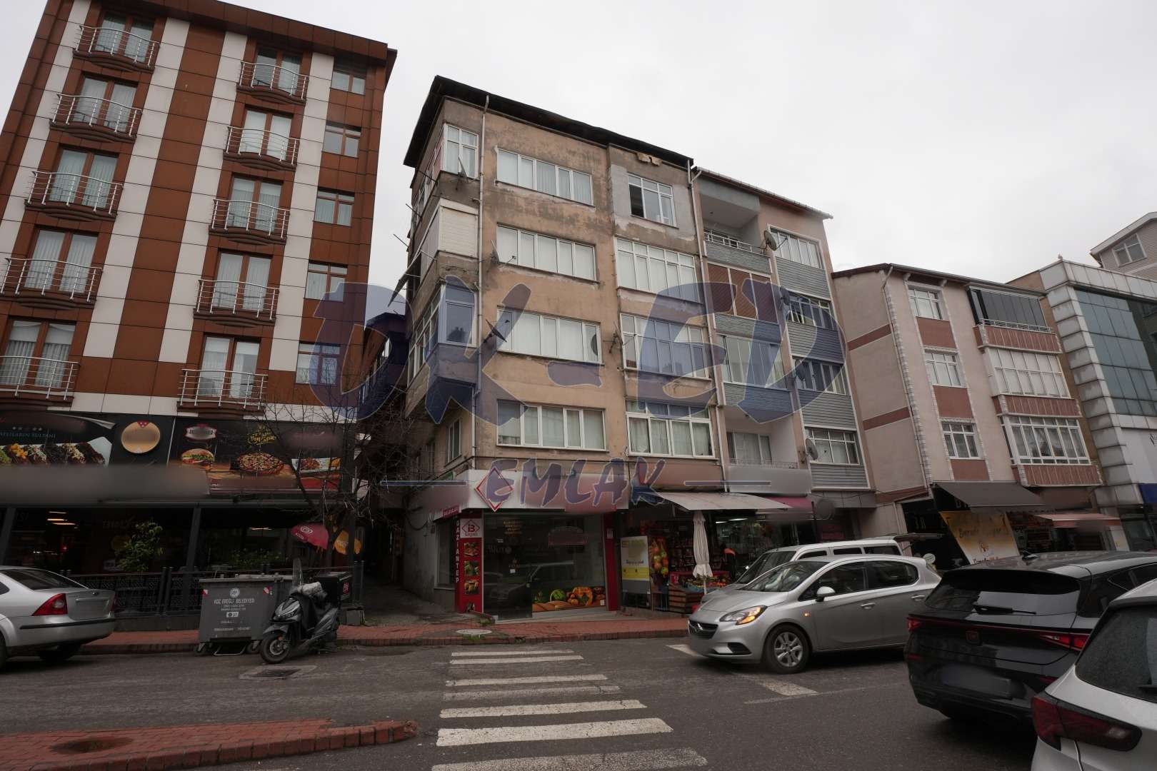 Bağlık Mahallesi Cadde Üzerinde Satılık 2+1 Daire