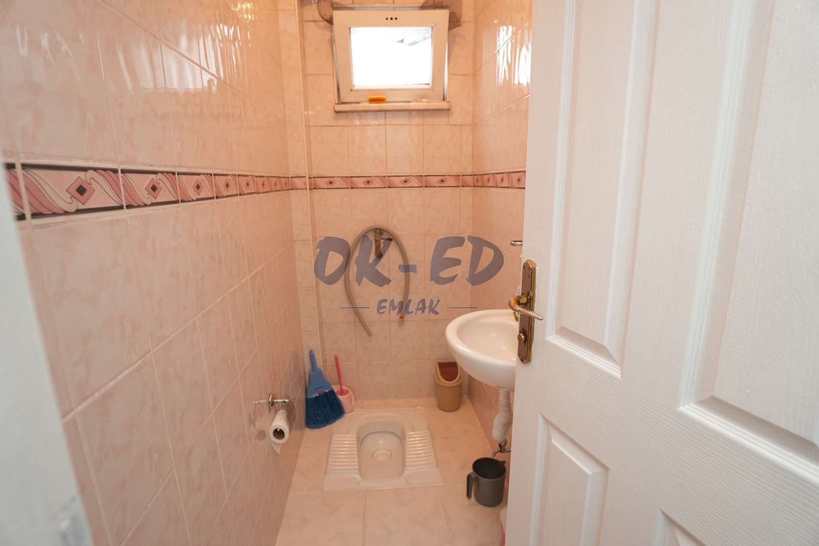 Bağlık Mahallesi Cadde Üzerinde Satılık 2+1 Daire