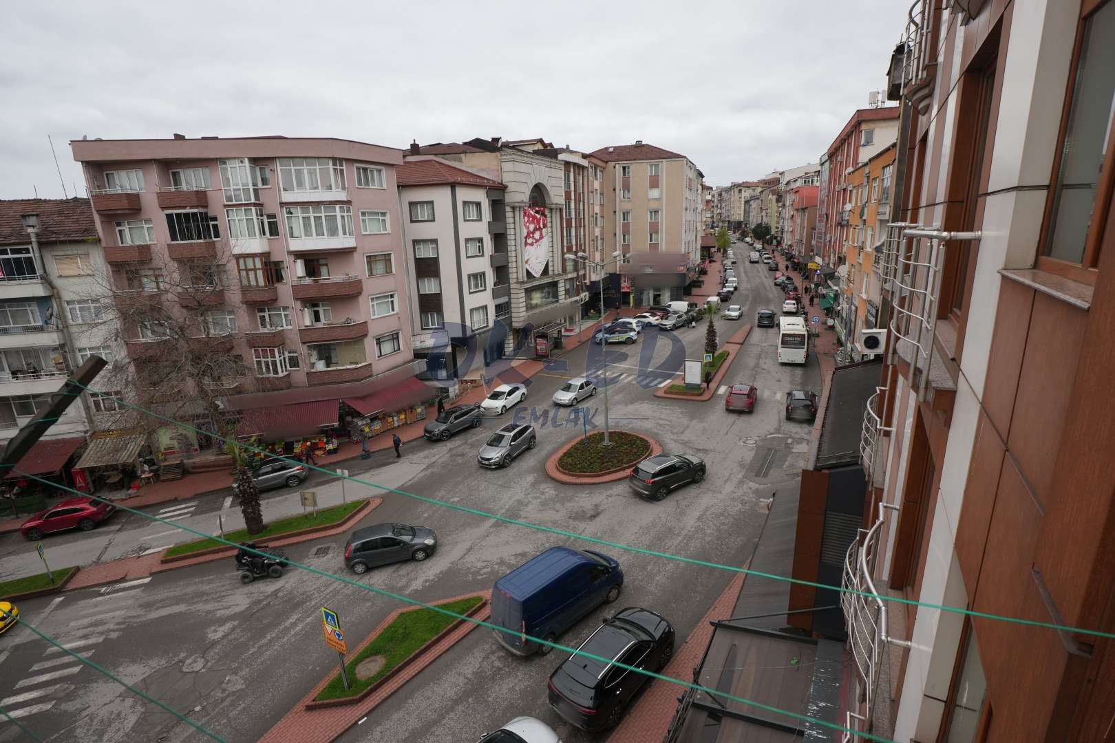 Bağlık Mahallesi Cadde Üzerinde Satılık 2+1 Daire