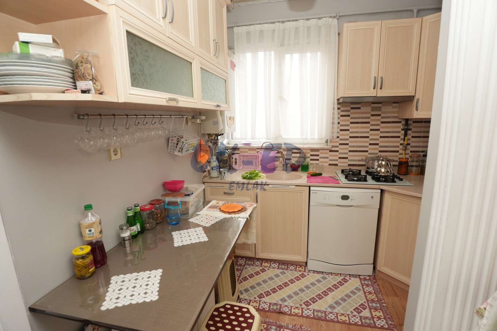 Bağlık Mahallesi Cadde Üzerinde Satılık 2+1 Daire