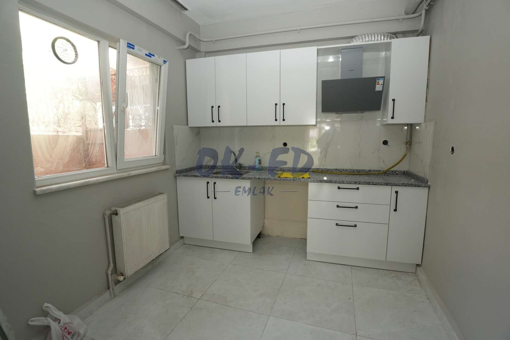 Bağlık Mahallesi Sakin Dere Sokak'ta Kiralık 3+1 Daire
