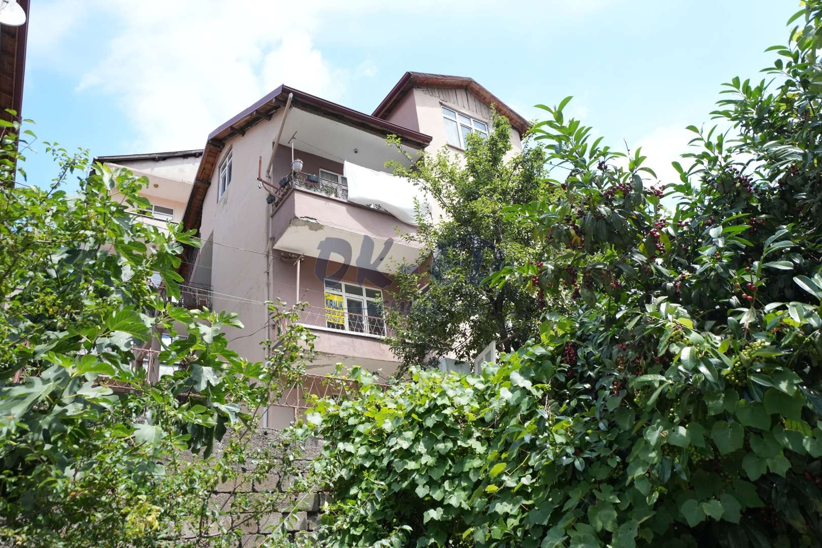 Bağlık Mahallesi Sakin Dere Sokak'ta Kiralık 3+1 Daire