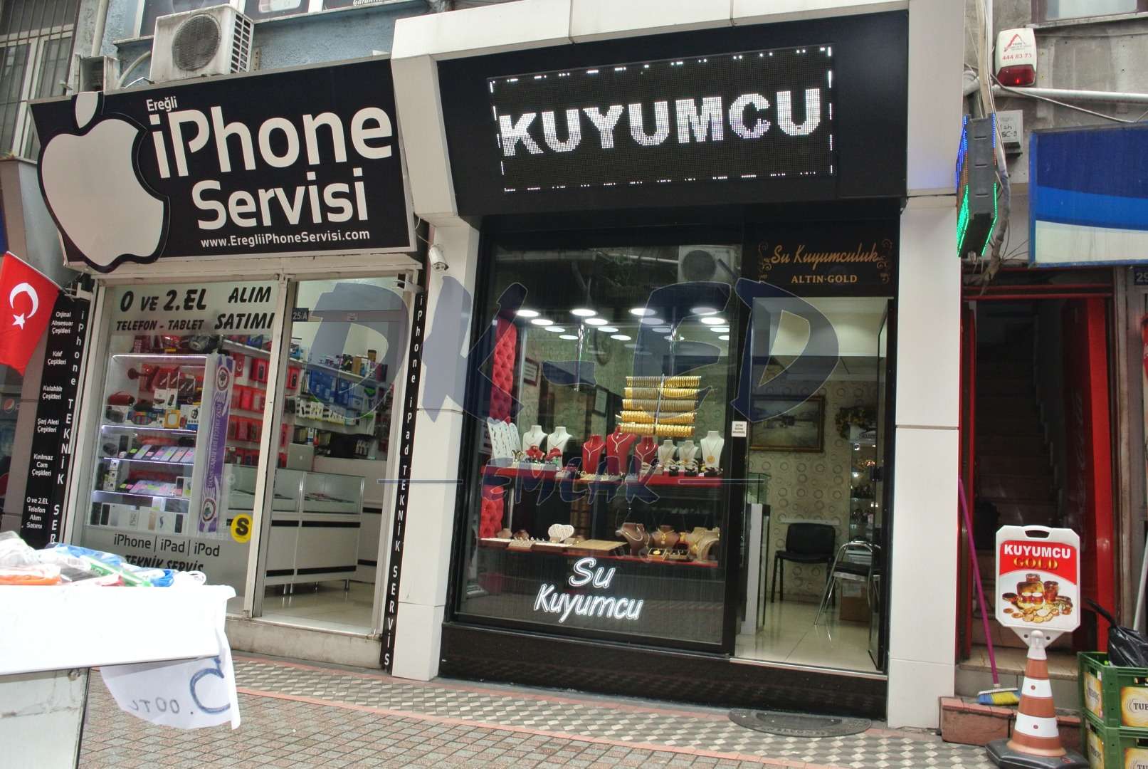 Çarşı Merkezinde 3 Katlı Satılık Dükkan