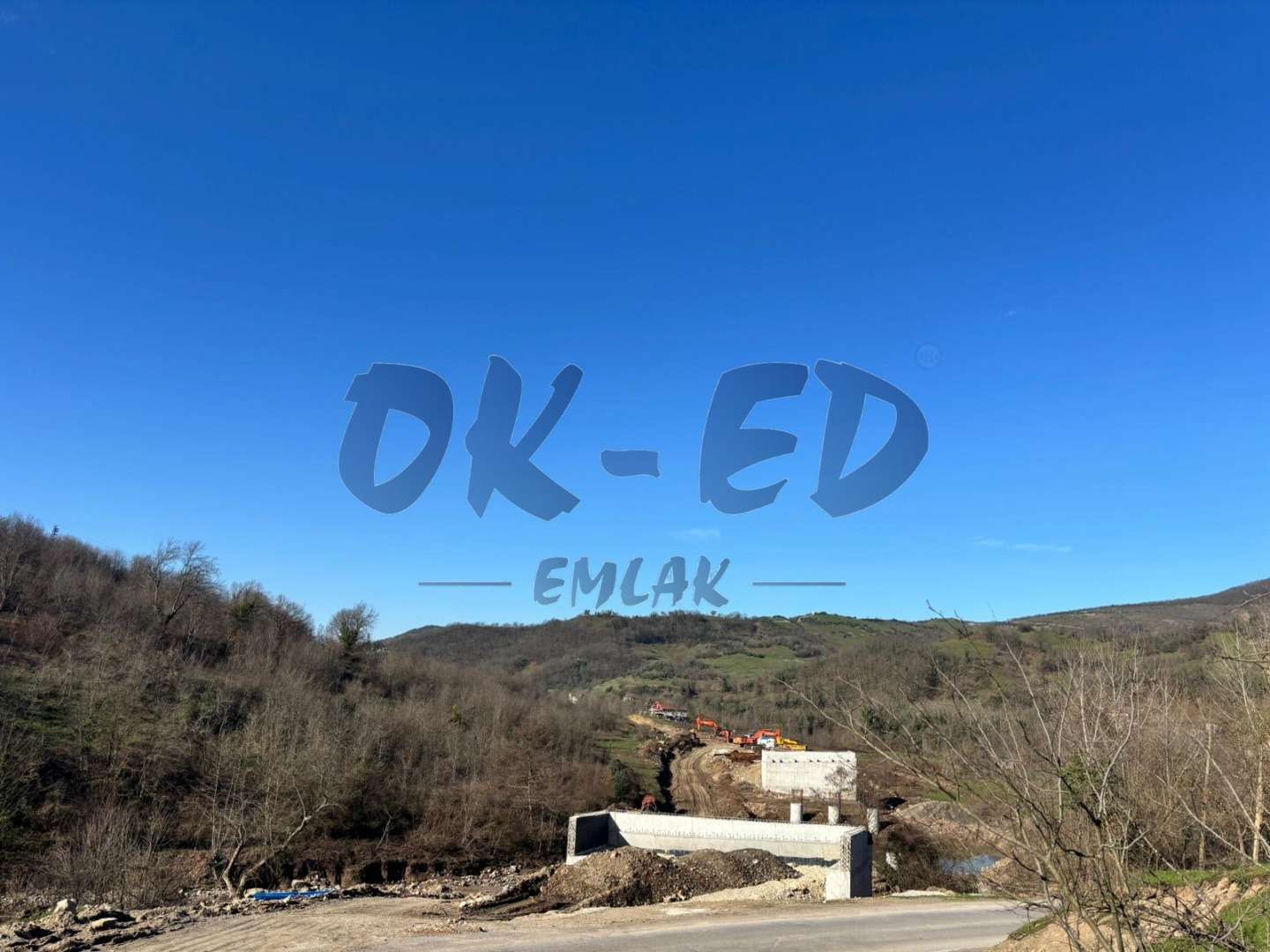 DÜZPELİT KÖYÜNDE SATILIK ARSA