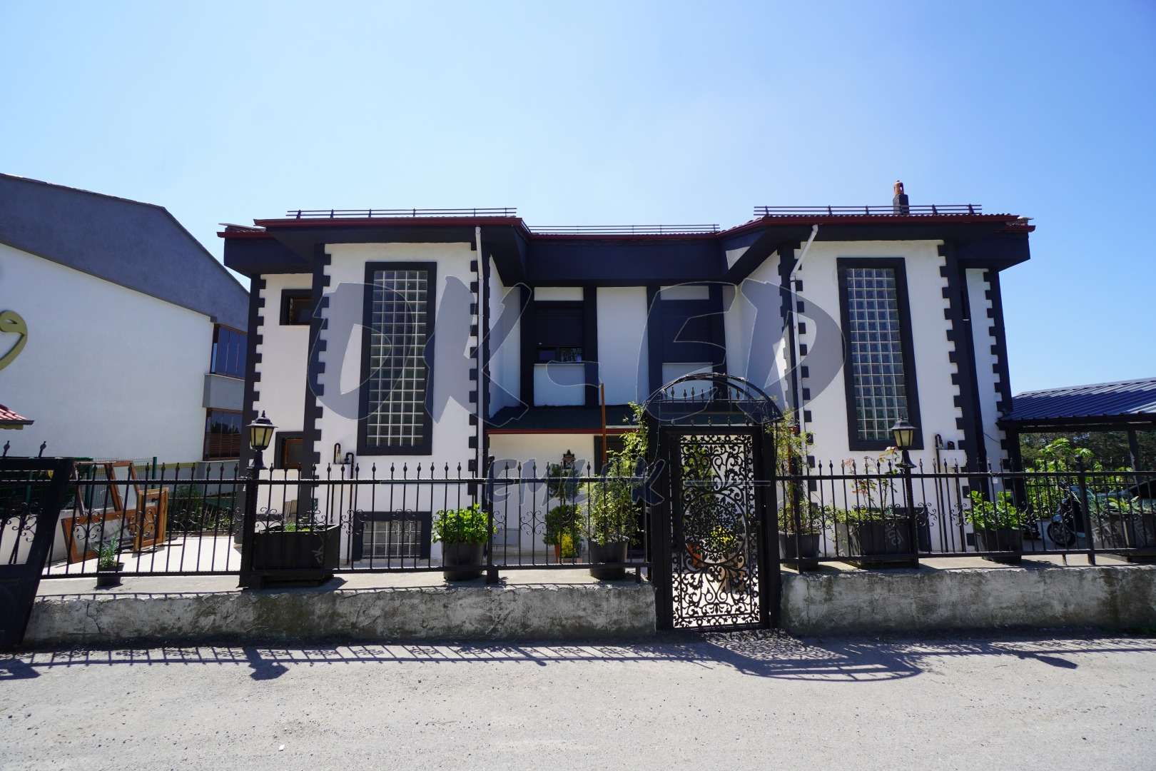 Kdz. Ereğli Bağlık Mahallesi Aktaş Mevkii Satılık Üç katlı Villa