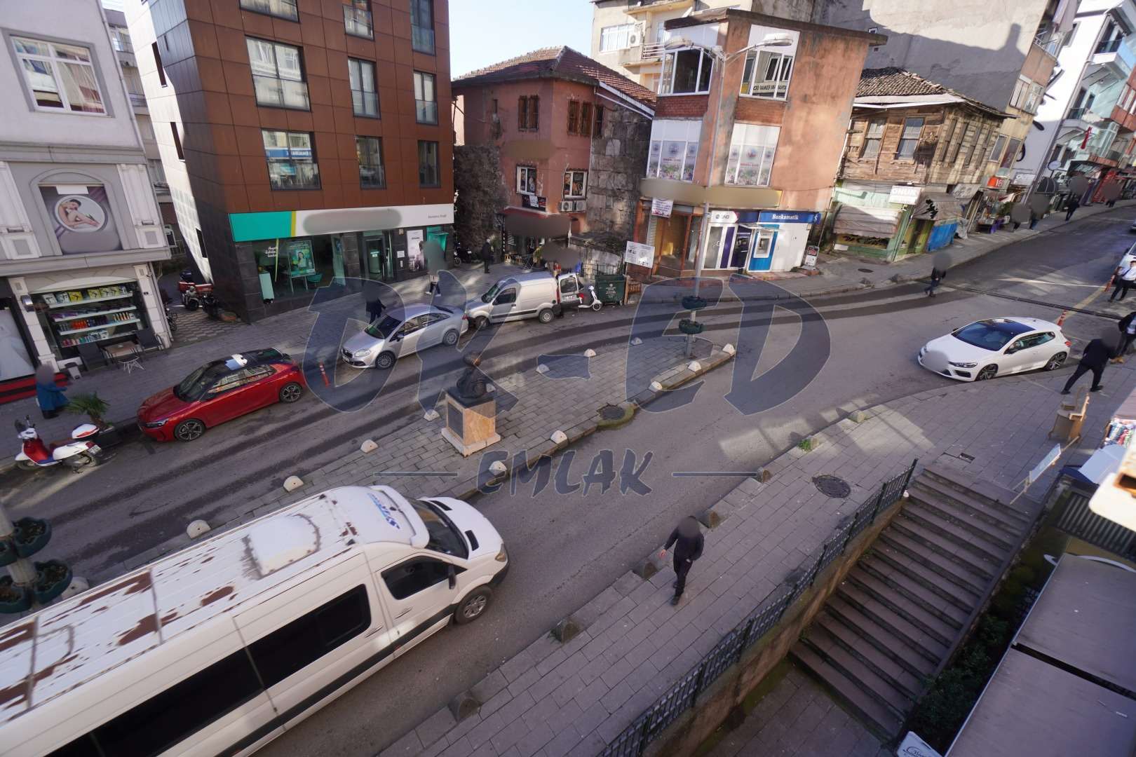 Bozkuş İş Hanında 48 m² Elektrikli Panjurlu Satılık Ofis
