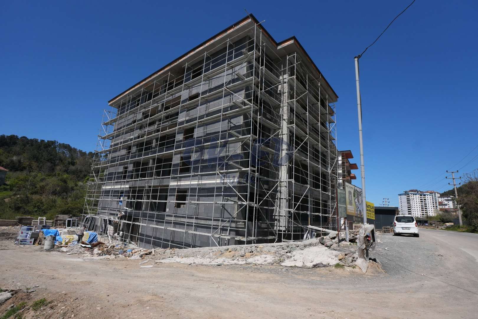 Kırmacı Mahallesi Kemer'de Ana Yol Üzeri Satılık 2+1 Daireler