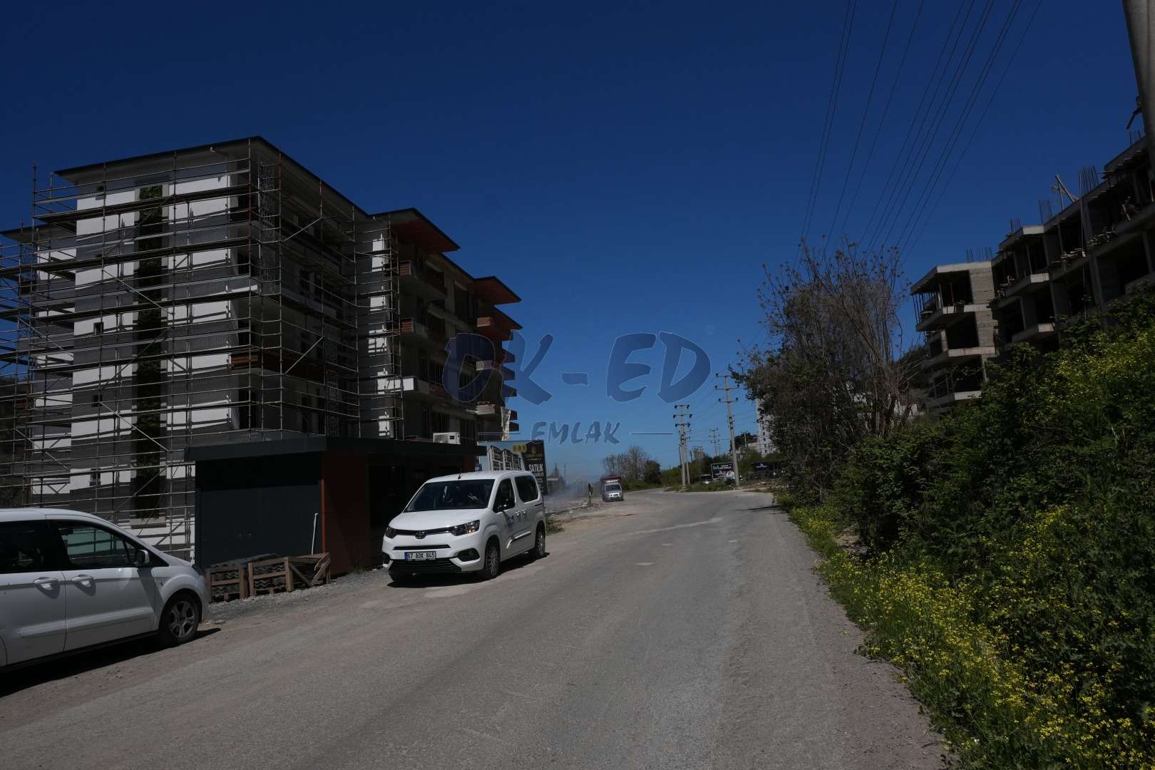 Kırmacı Mahallesi Kemer'de Ana Yol Üzeri Satılık 2+1 Daireler