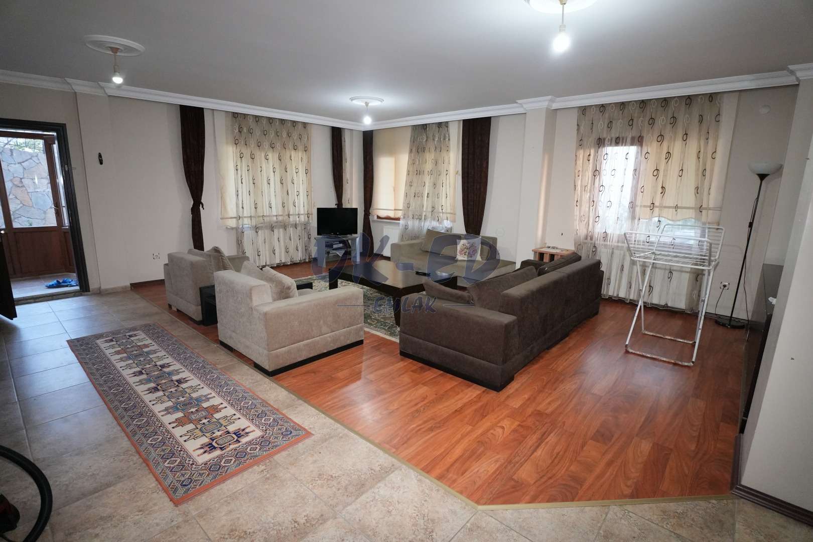 Süleymanlar Mahallesinde Eşyalı Kiralık 2+1 Daire