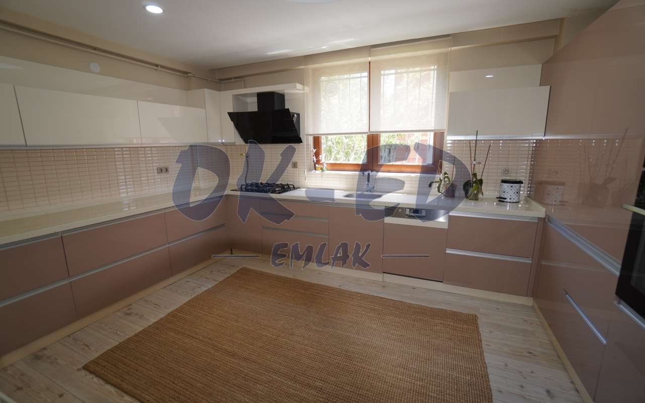 Kdz.Ereğli Uzunmehmet Mahallesi Anıt Mevkii Deniz Manzaralı Satılık Villa