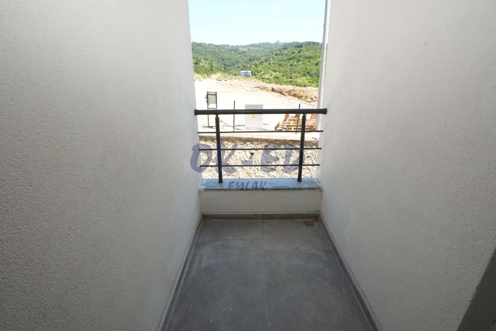Uzunmehmet Mahallesi Site İçerisinde Havuzlu Satılık Daire
