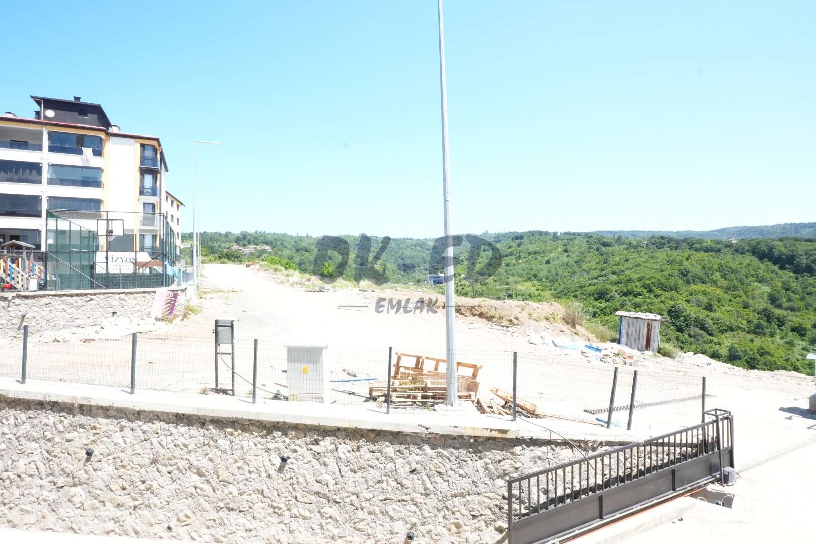 Uzunmehmet Mahallesi Site İçerisinde Havuzlu Satılık Daire