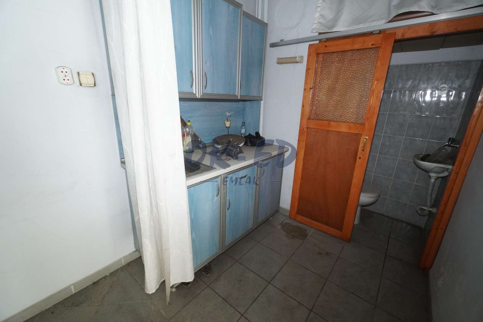 Yeni Mahallede Kiralık Dükkan