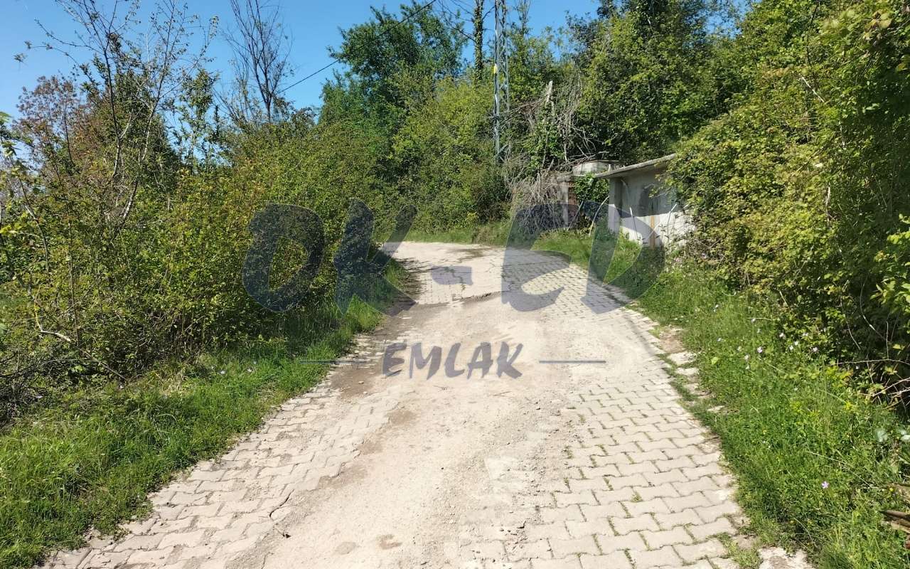 KEŞKEK KÖYÜNDE SATILIK ARSA