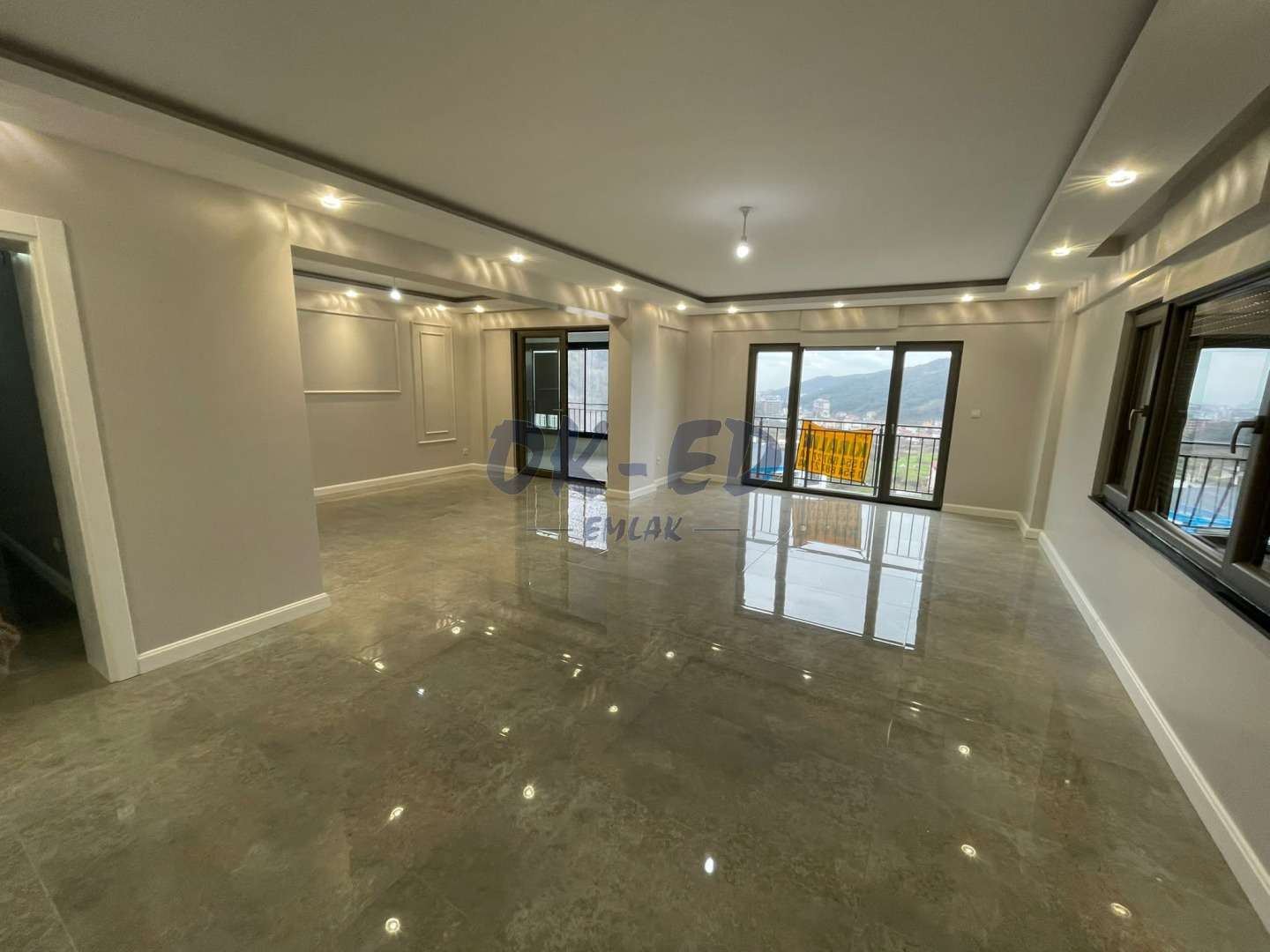 Kırmacı Mahallesinde 190m² Satılık 3+1 Lüks Daire - Deniz ve Doğa Manzaralı