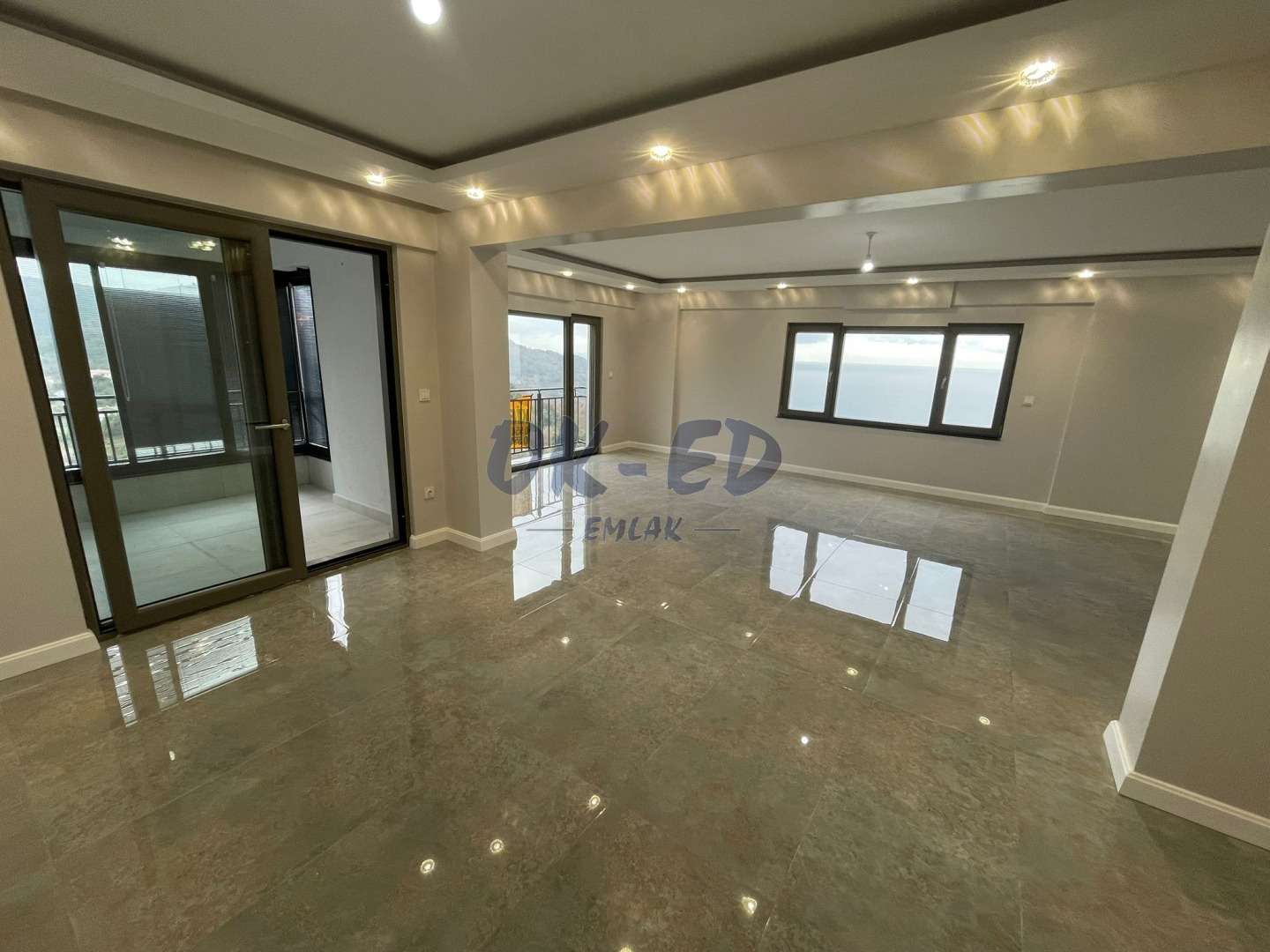 Kırmacı Mahallesinde 190m² Satılık 3+1 Lüks Daire - Deniz ve Doğa Manzaralı