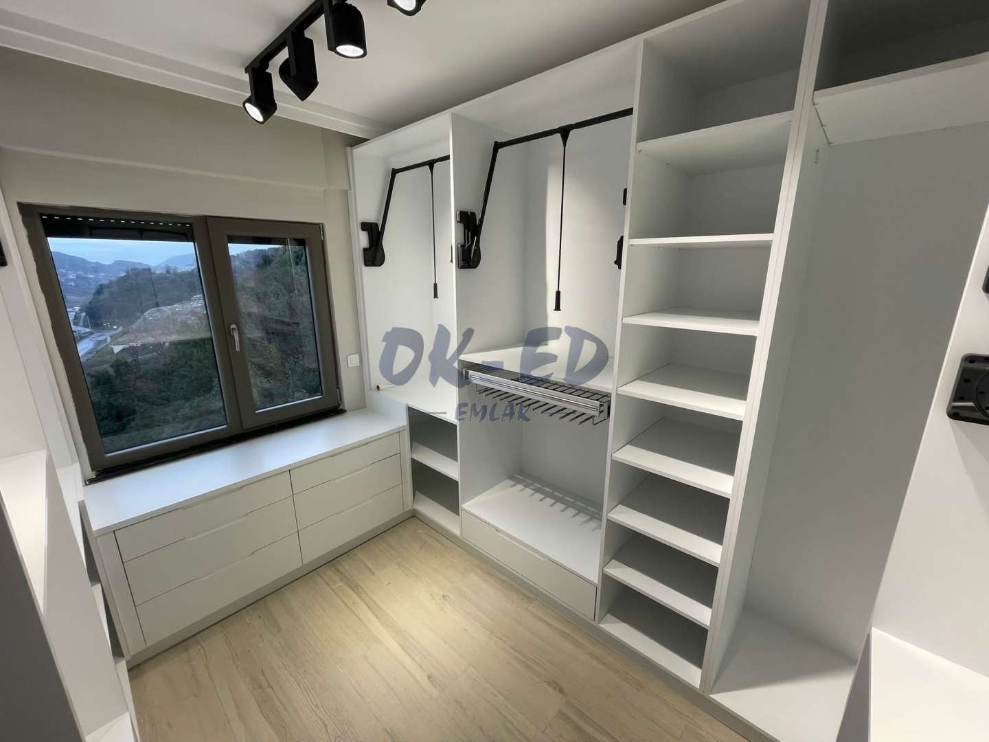 Kırmacı Mahallesinde 190m² Satılık 3+1 Lüks Daire - Deniz ve Doğa Manzaralı