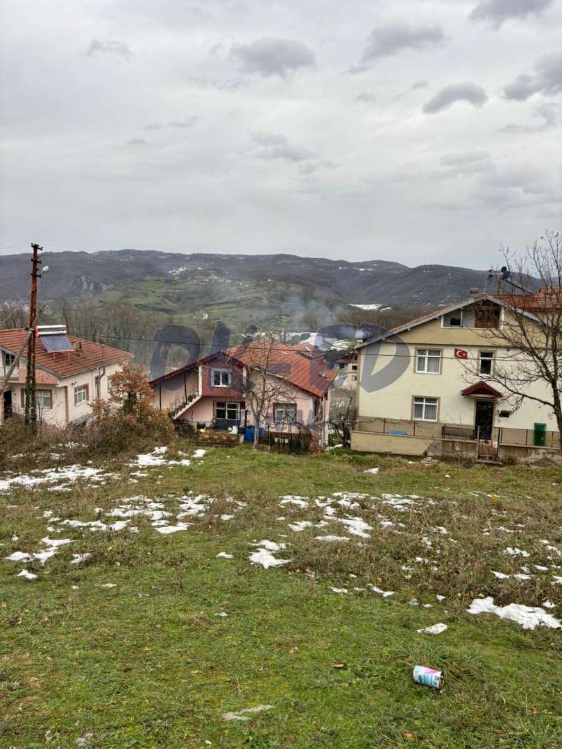 KIZILCAPINAR KÖYÜNDE SATILIK ARSA
