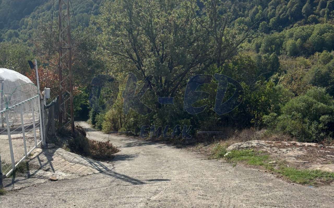 KORUBAŞINDA SATILIK ARSA