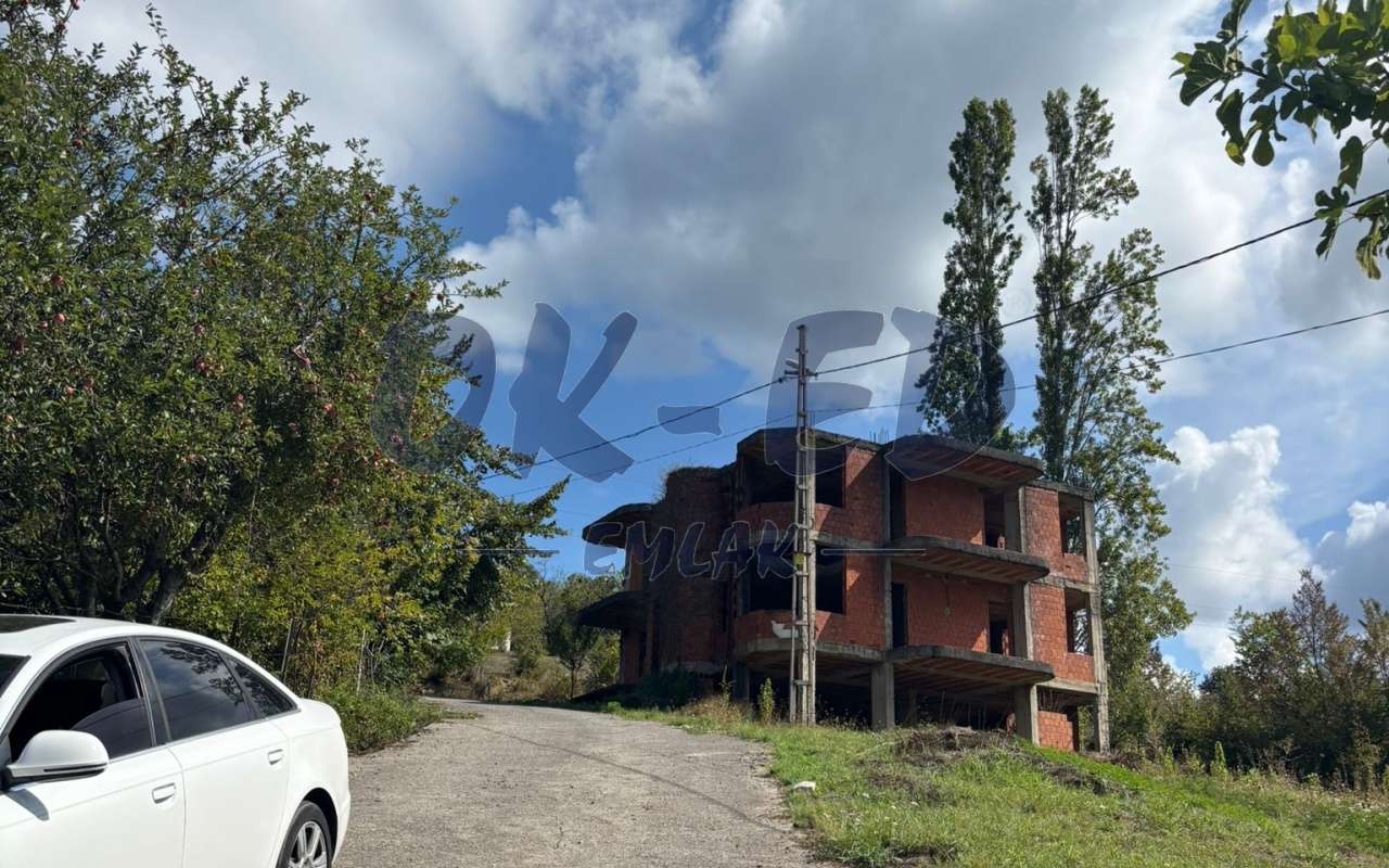 KORUBAŞINDA SATILIK ARSA