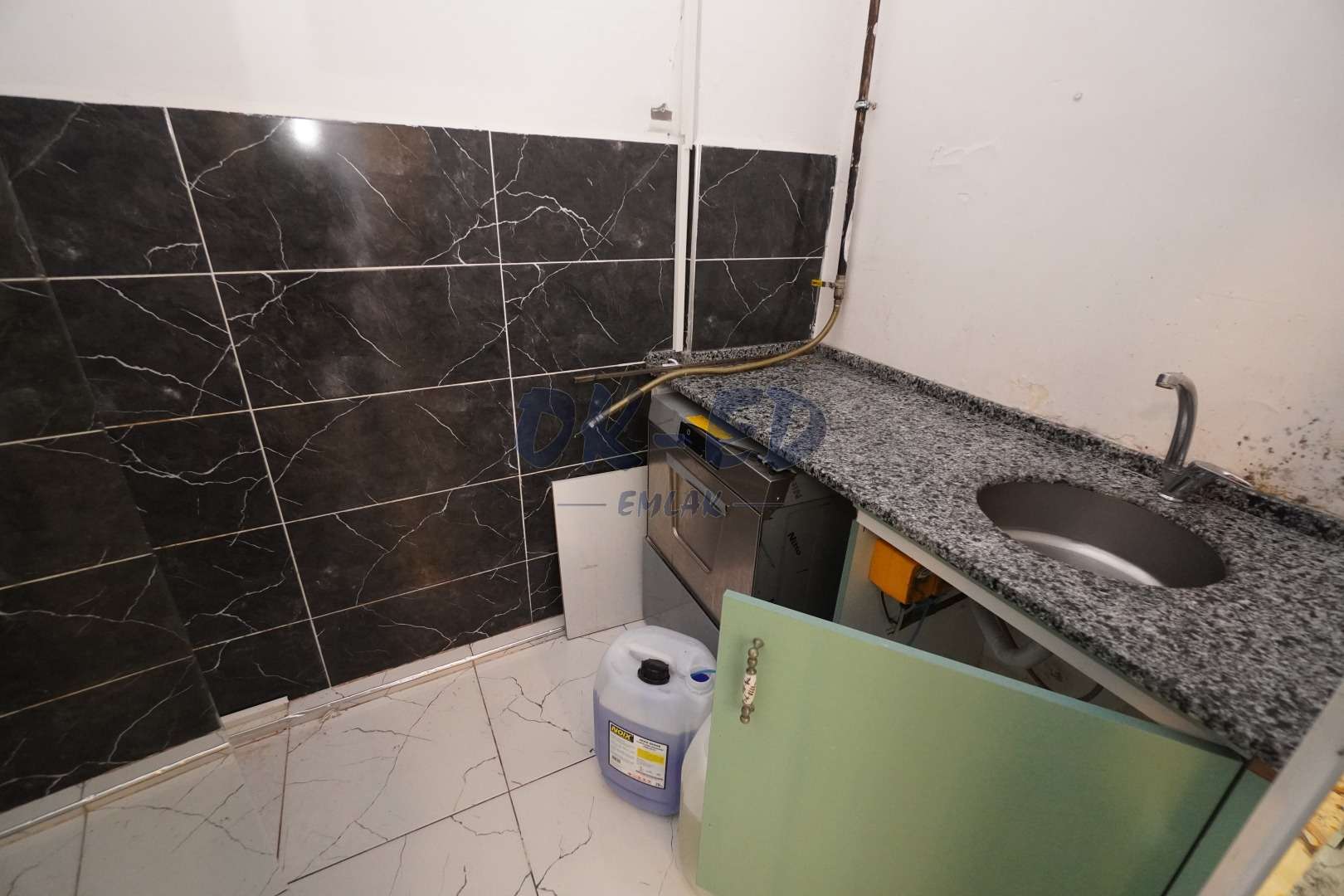Müftü Mahallesi Erdemir Caddesi Üzerinde Satılık Dükkan