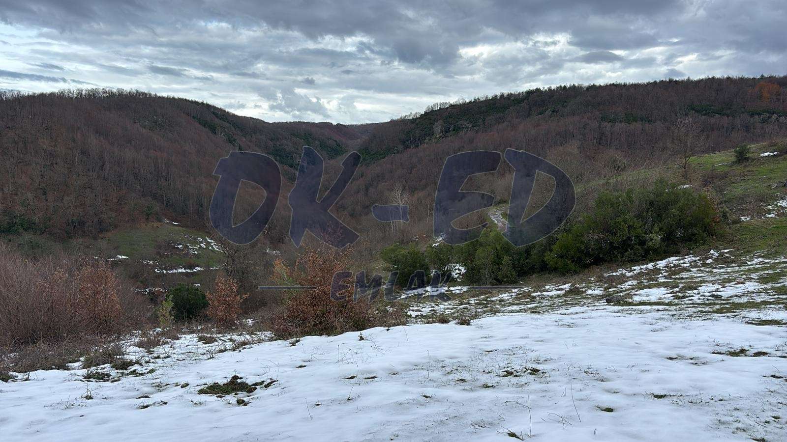 OVA KÖYÜNDE SATILIK ARSA