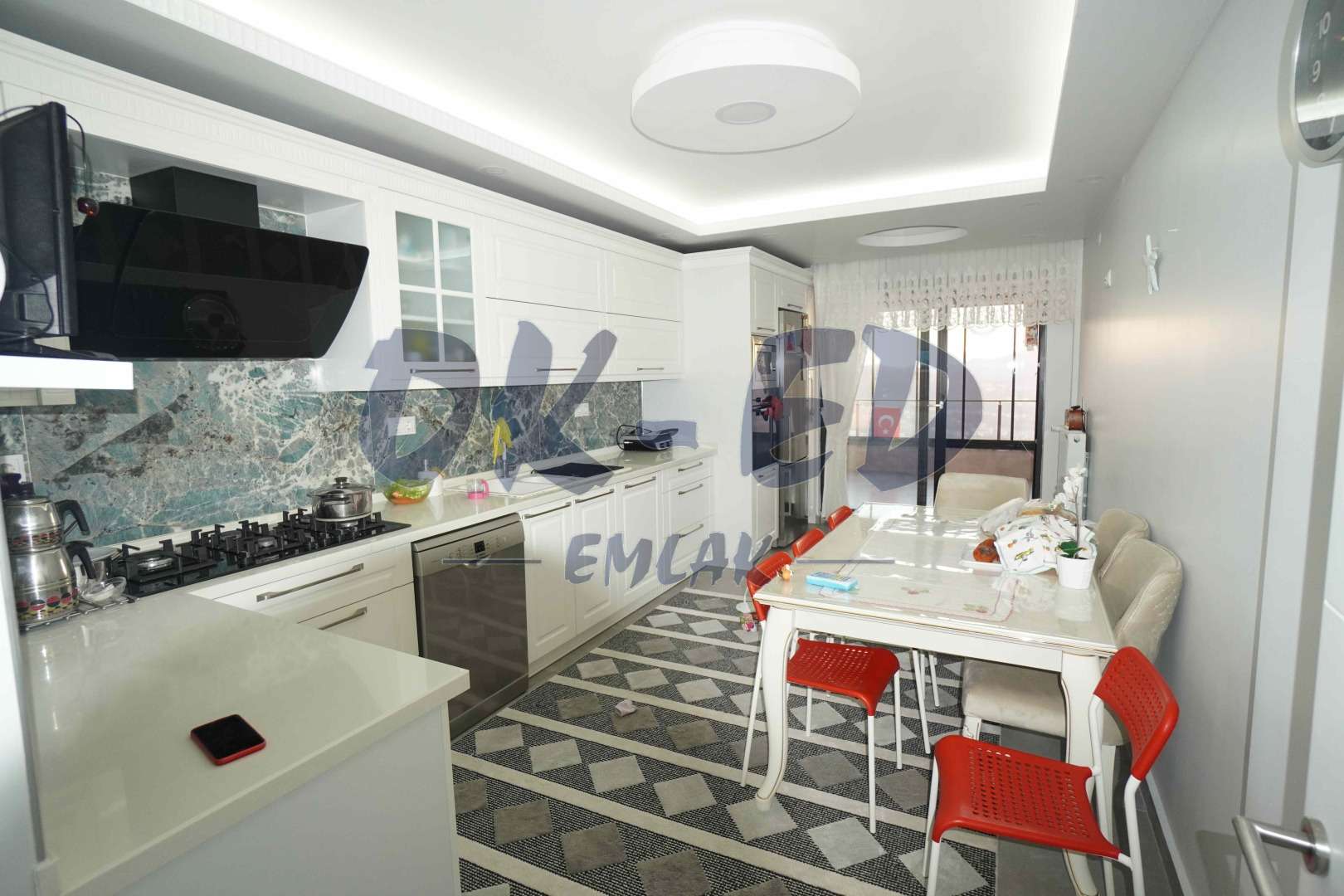 Sarıkorkmaz Mahallesi Site İçinde Deniz Manzaralı Satılık Daire