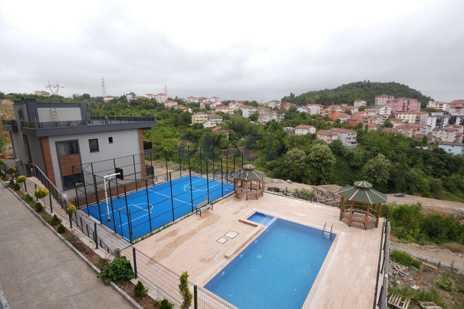 Uzunmehmet Mahallesi Çavdarlıda Satılık 4+1 Daire